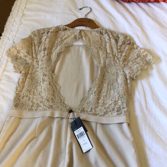 Tan/beige shortsleeve romper - Picture 4 of 5